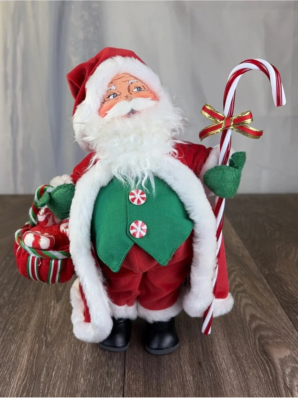 Annalee 2004 Peppermint Santa with Basket of Peppermints & Candy Cane 10” Tall